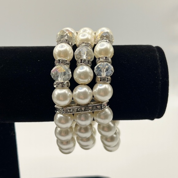 Fashion‎ Jewelry Faux Pearl 3 Row Stretch Bracelet NEW - Picture 1 of 5
